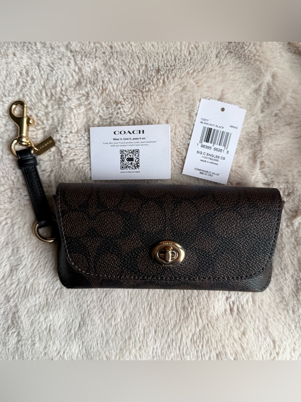 🤍New Coach Sunglass Case (Signature Canvas) Sold Out Online